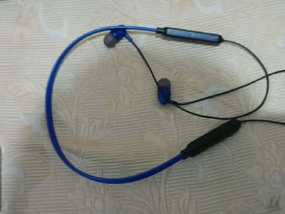 Bluetooth earphones