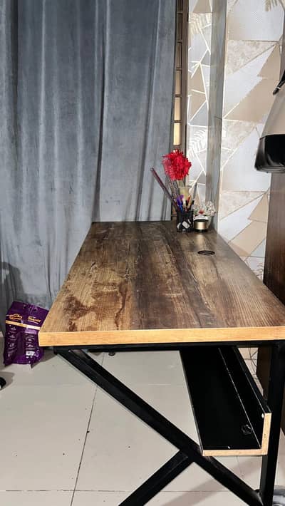 office chair & table