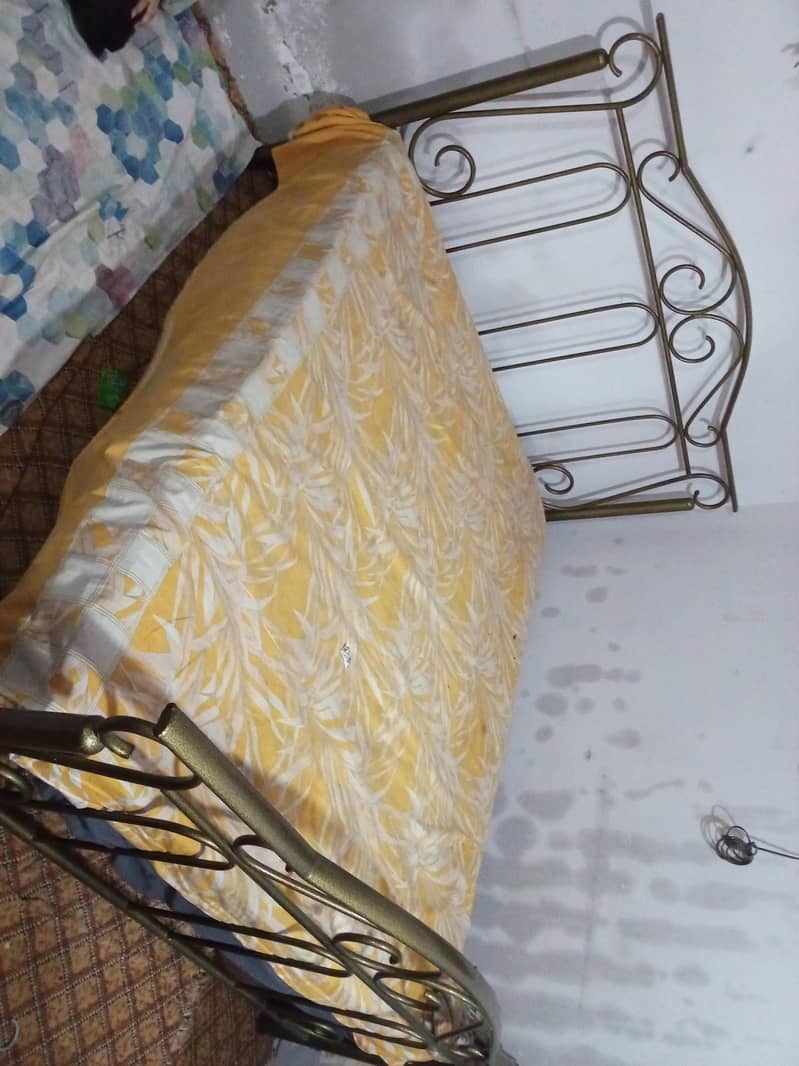 iron bed 0