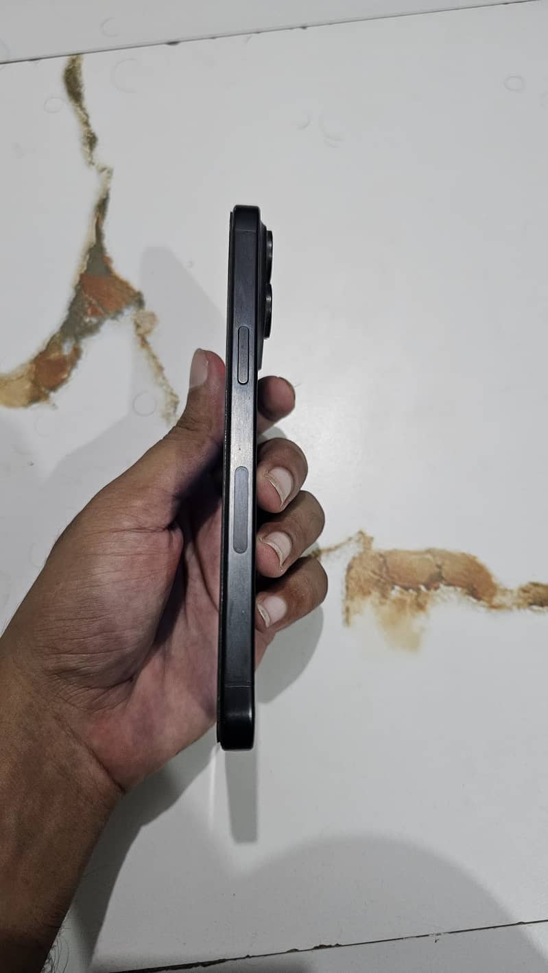Apple iPhone 15 Pro Max 3