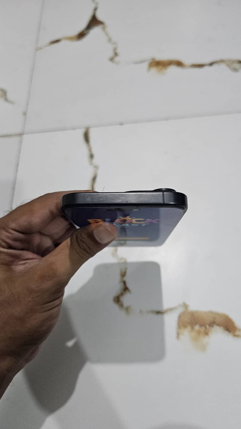 Apple iPhone 15 Pro Max 4