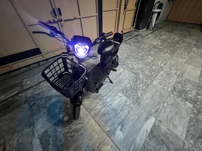 YJ electric scooty