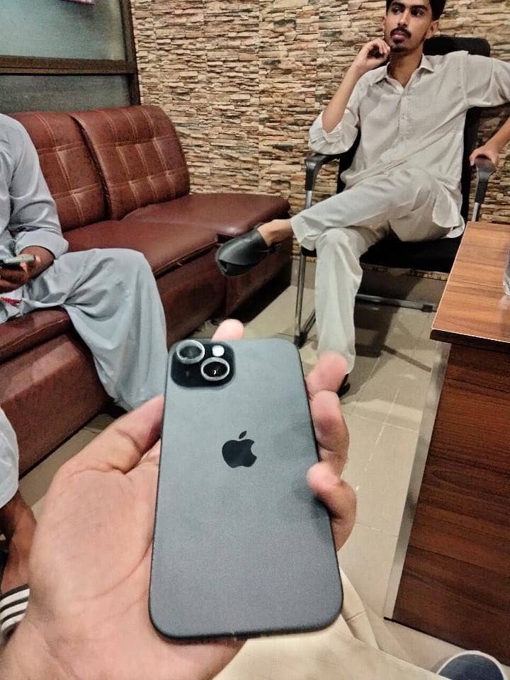 Apple iPhone 15 2