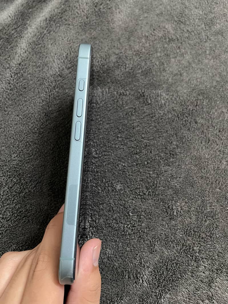 Apple iPhone 16 3