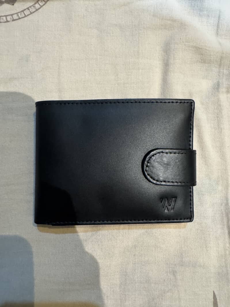 Leather Wallets  (Available in quantity) 9