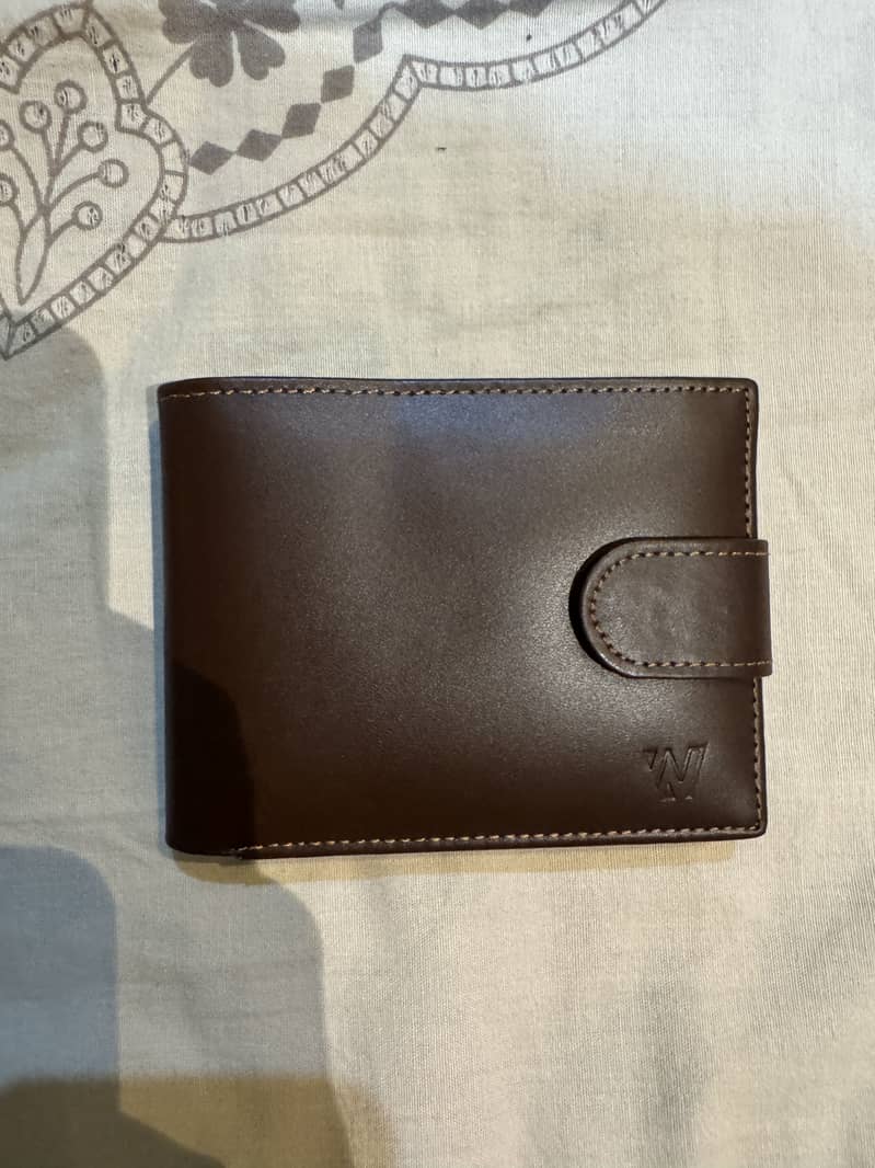 Leather Wallets  (Available in quantity) 14