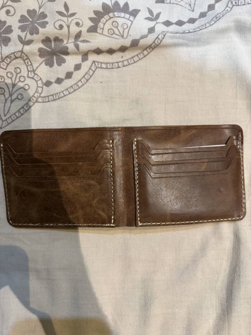 Leather Wallets  (Available in quantity) 16