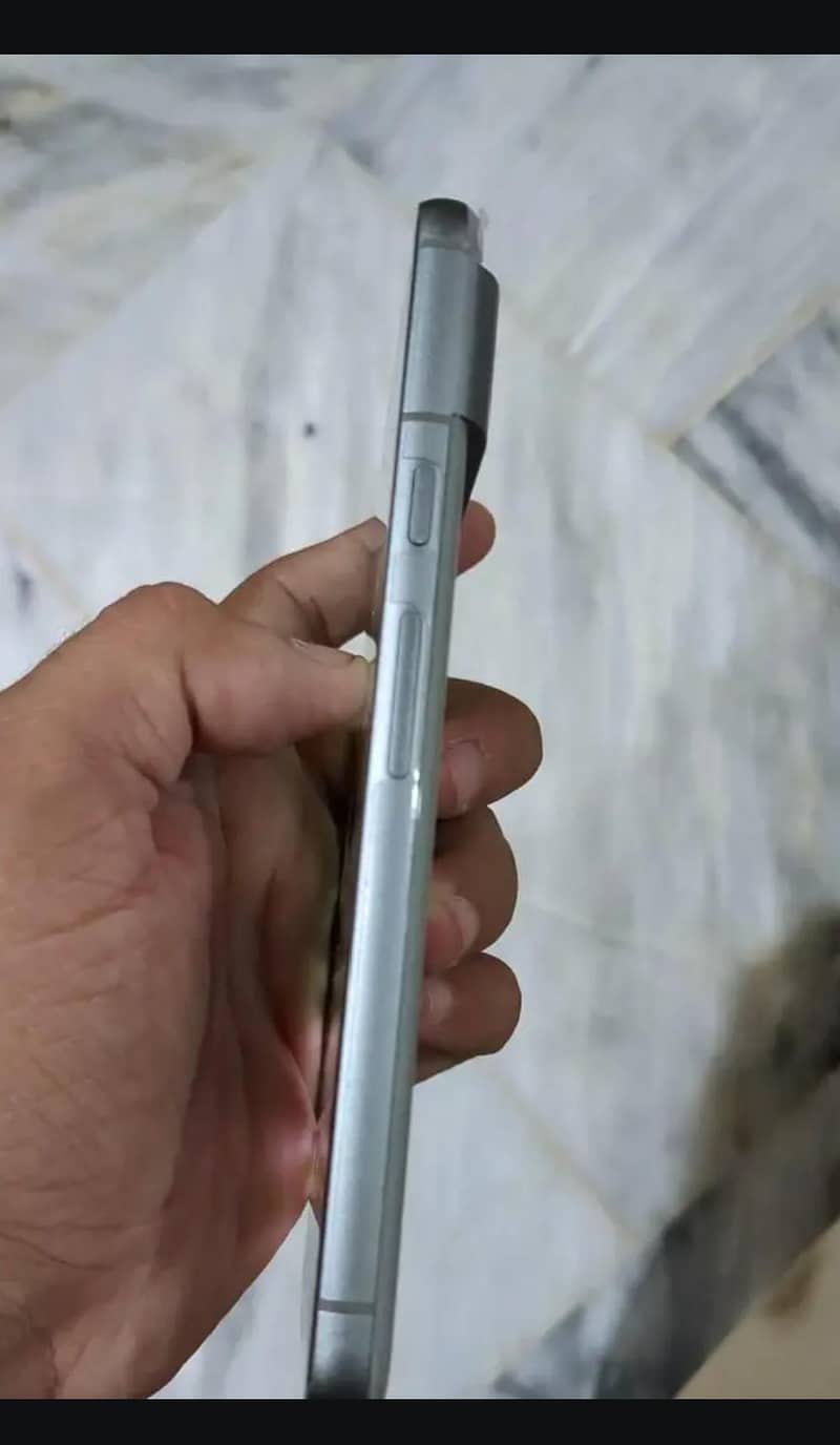 Google Pixel 8 4
