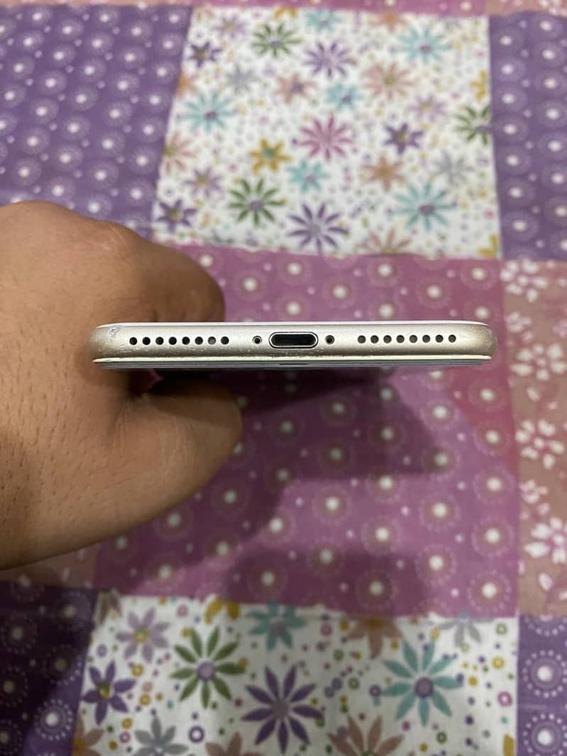 Apple iPhone 7 Plus 2