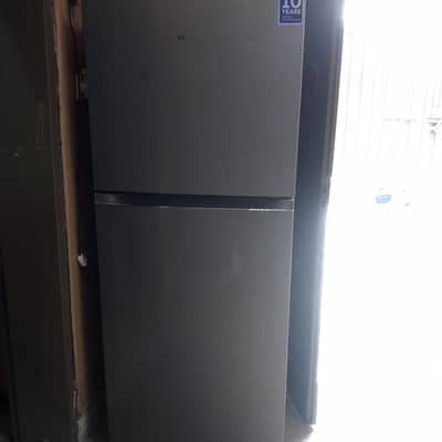 Refrigerator with stabilizer