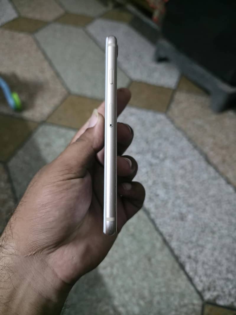 Apple iPhone 8 1
