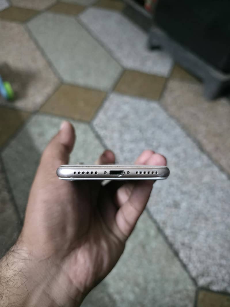 Apple iPhone 8 3