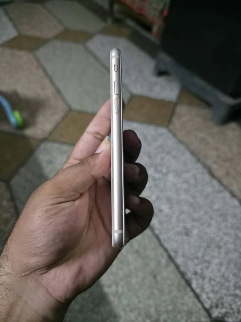 Apple iPhone 8 4
