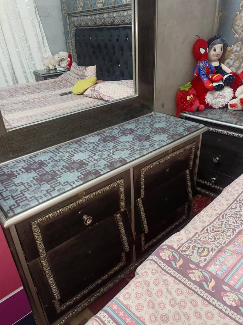 bed with 2  side tables 1