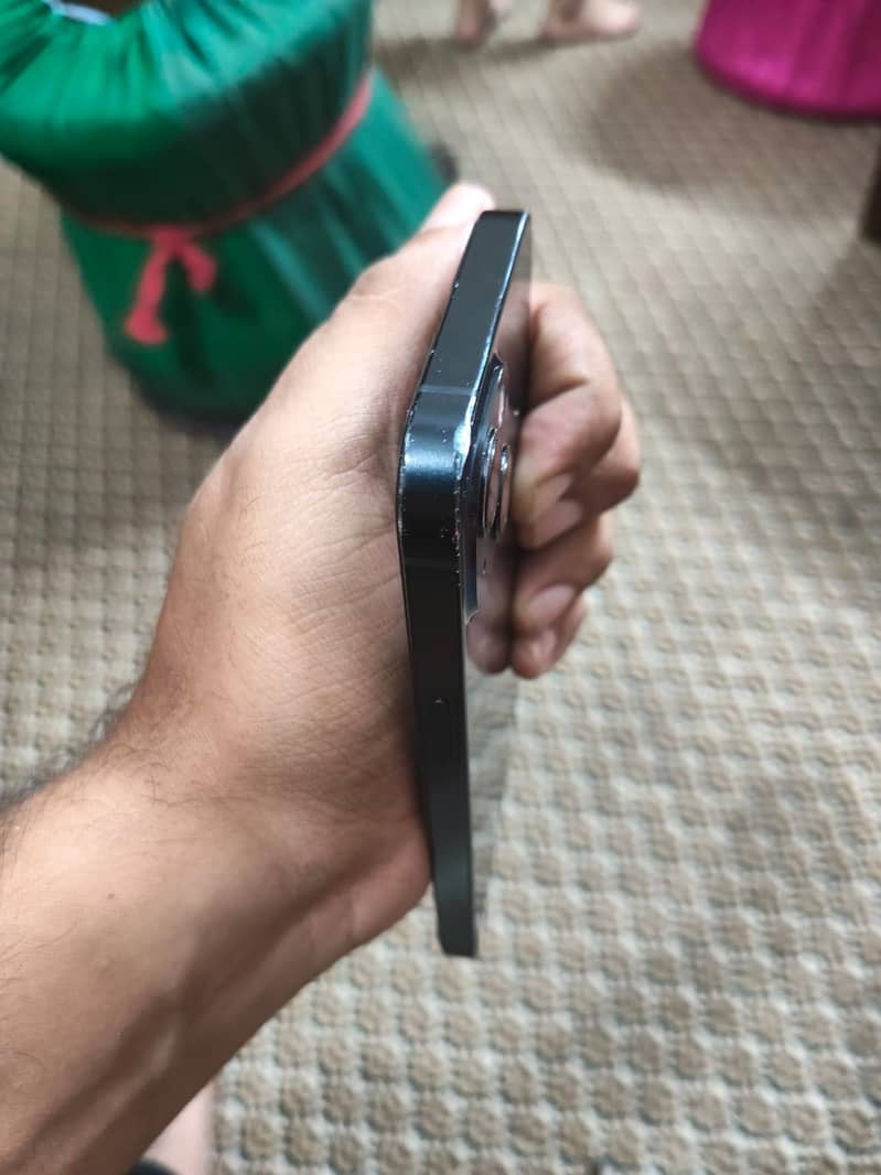 Apple iPhone 13 1