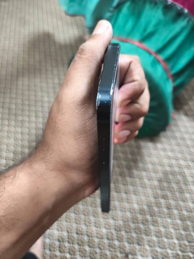 Apple iPhone 13 2