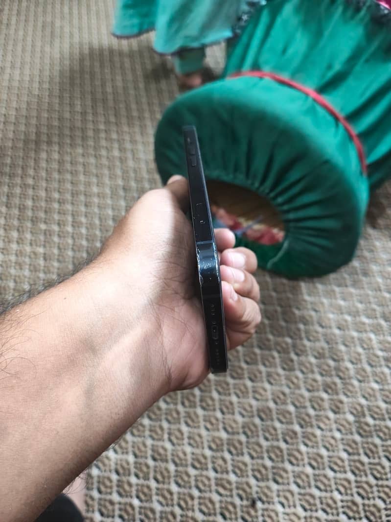 Apple iPhone 13 6