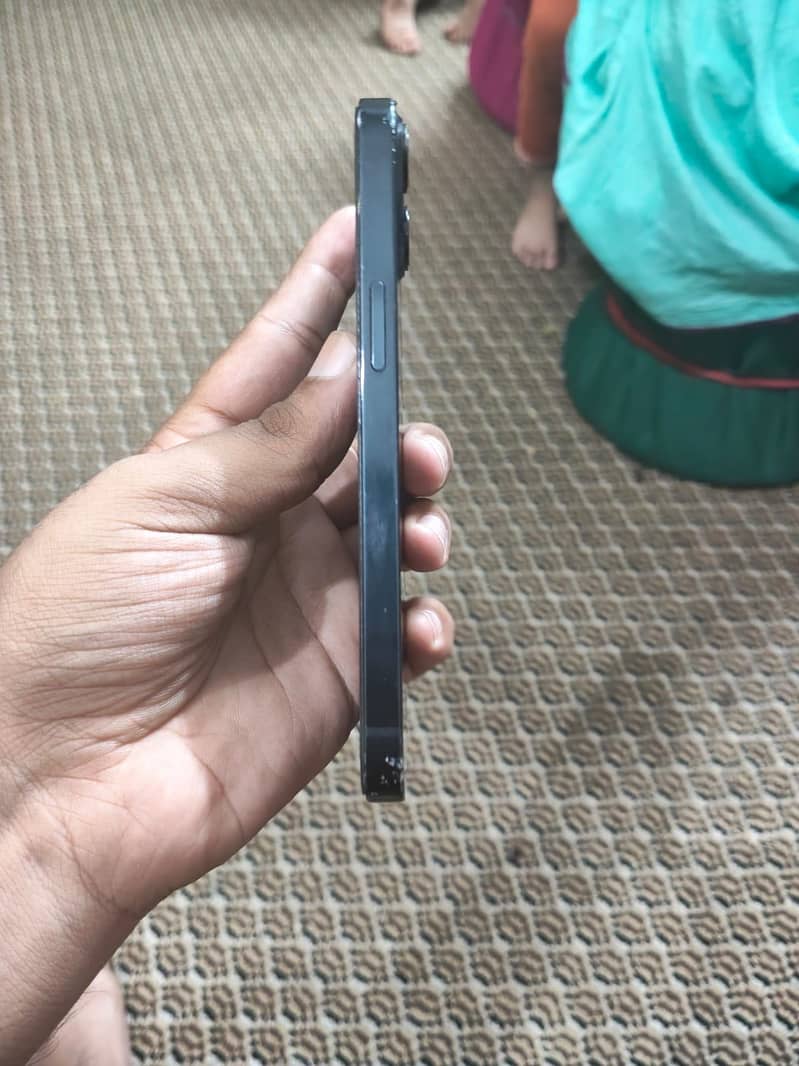 Apple iPhone 13 7