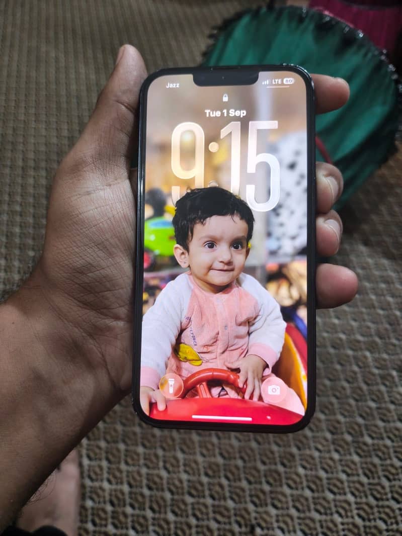 Apple iPhone 13 9