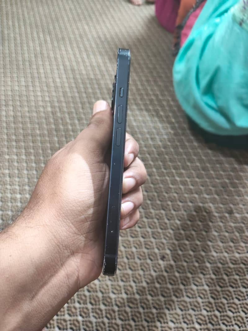 Apple iPhone 13 11