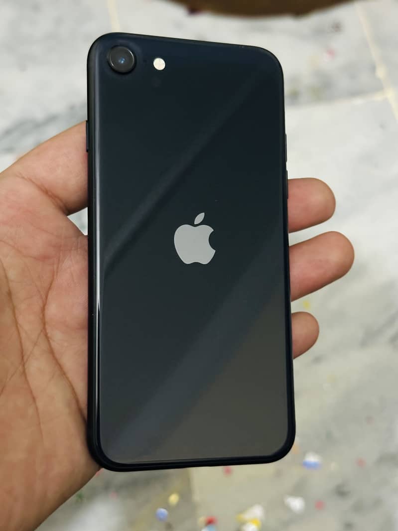 iPhone SE (3rd Gen) 4
