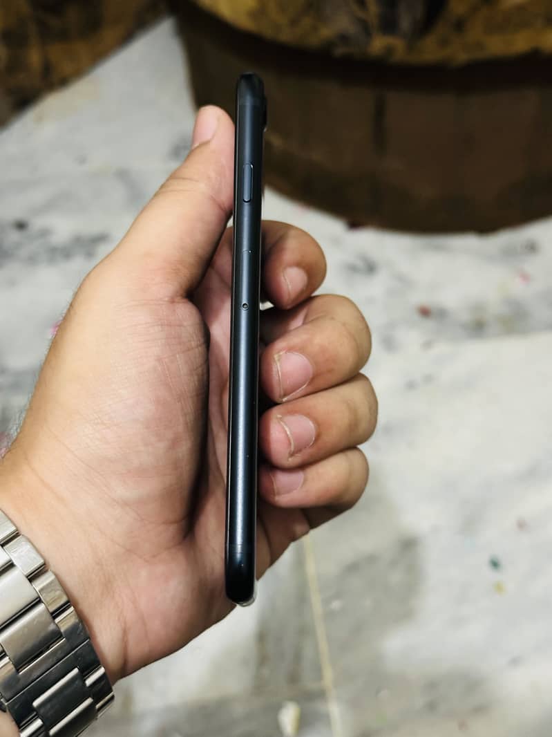 iPhone SE (3rd Gen) 7