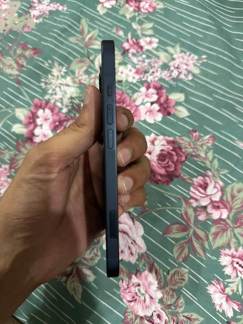 Apple iPhone 13 1