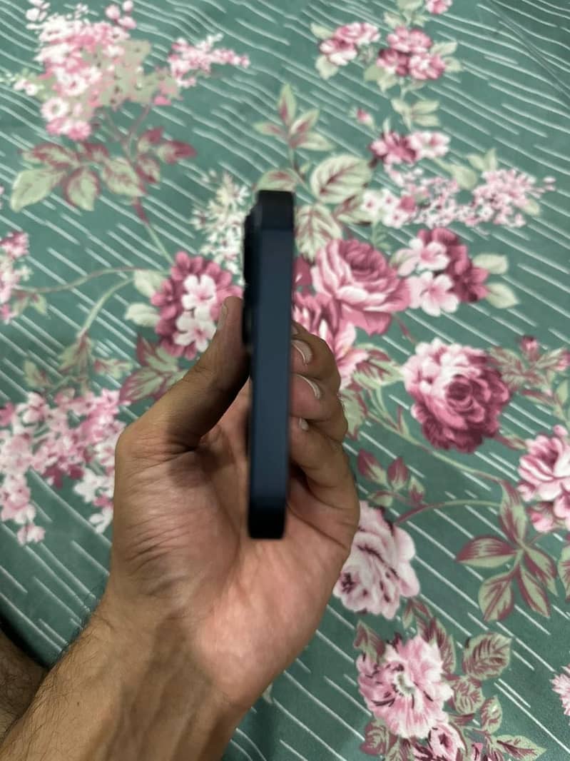 Apple iPhone 13 3