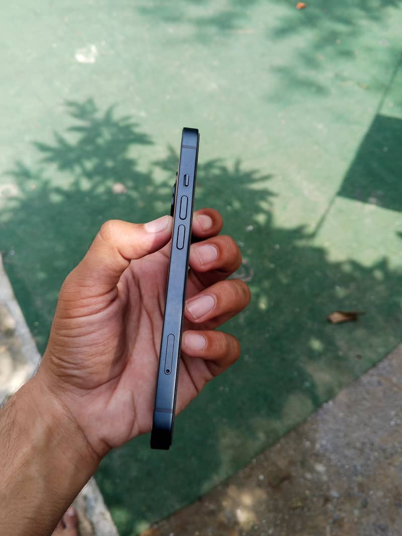 Apple iPhone 13 4
