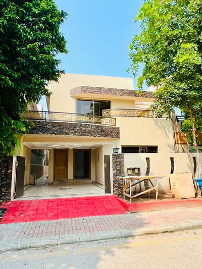 Beautiful fully renovated house for sale in prime location of Bahria town phase 4 original pic's