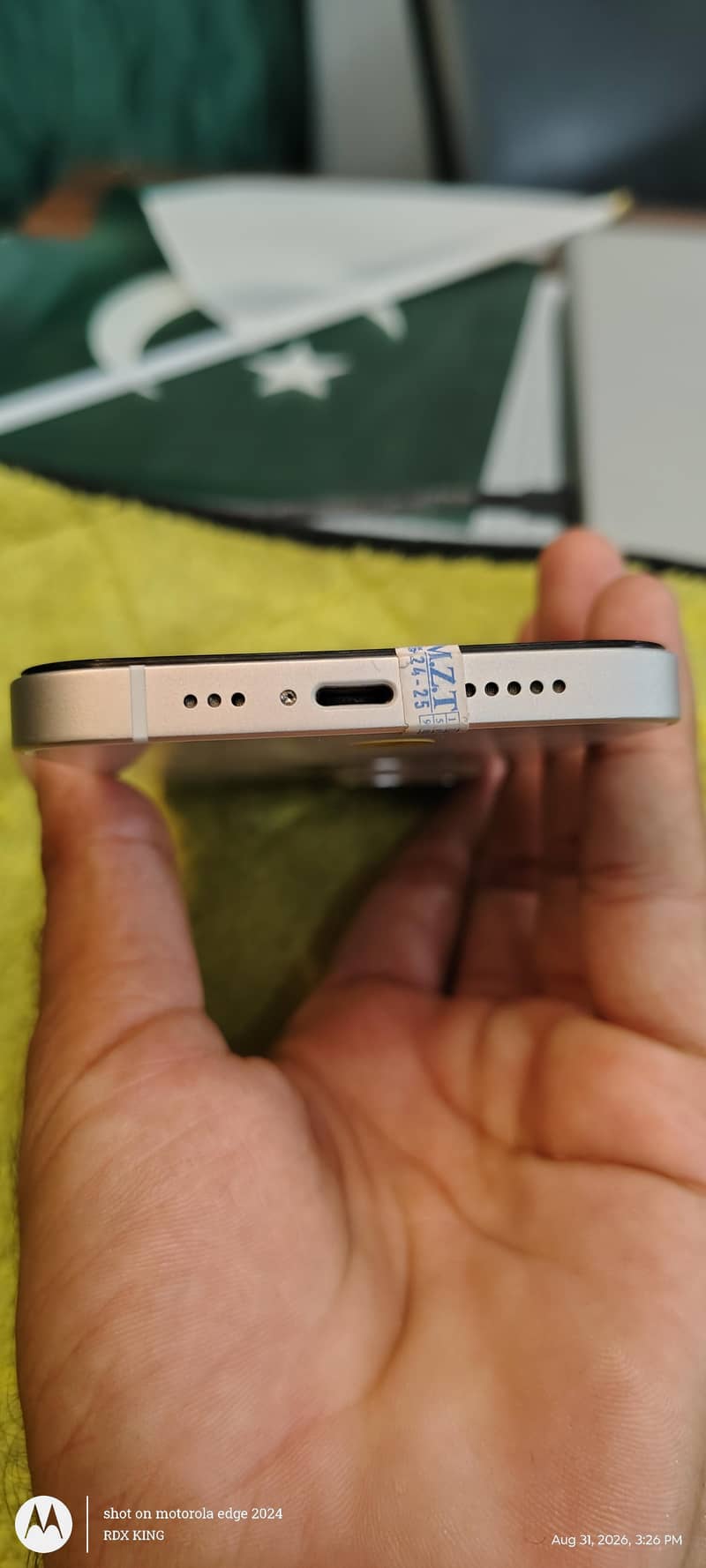Apple iPhone 13 2