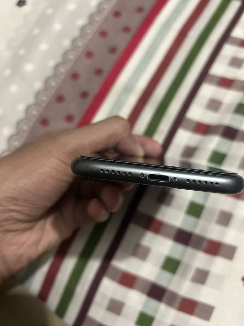 Apple iPhone 11 3
