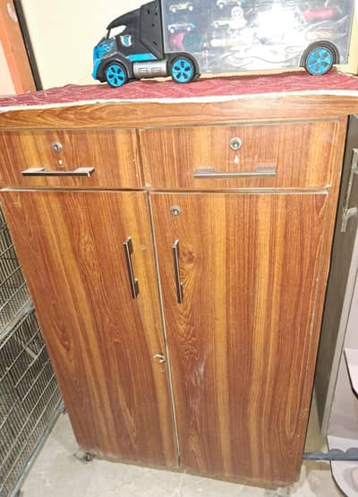 wardrobe with wheels