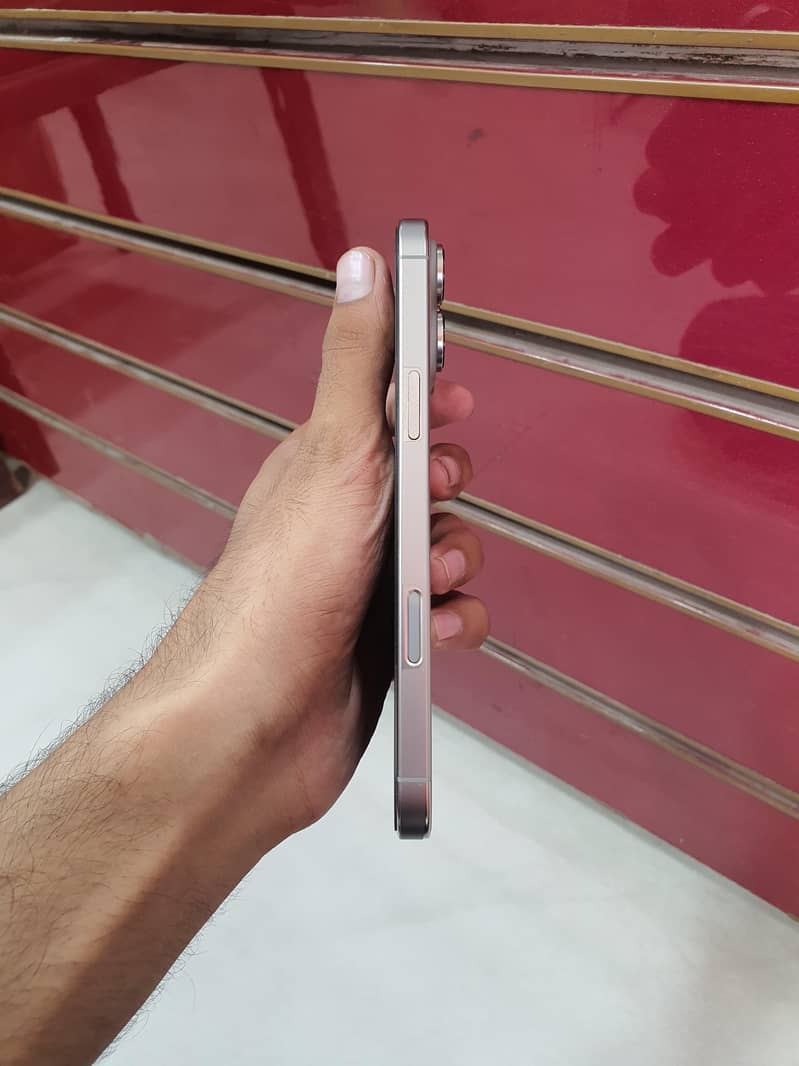 Apple iPhone 16 Pro Max 5