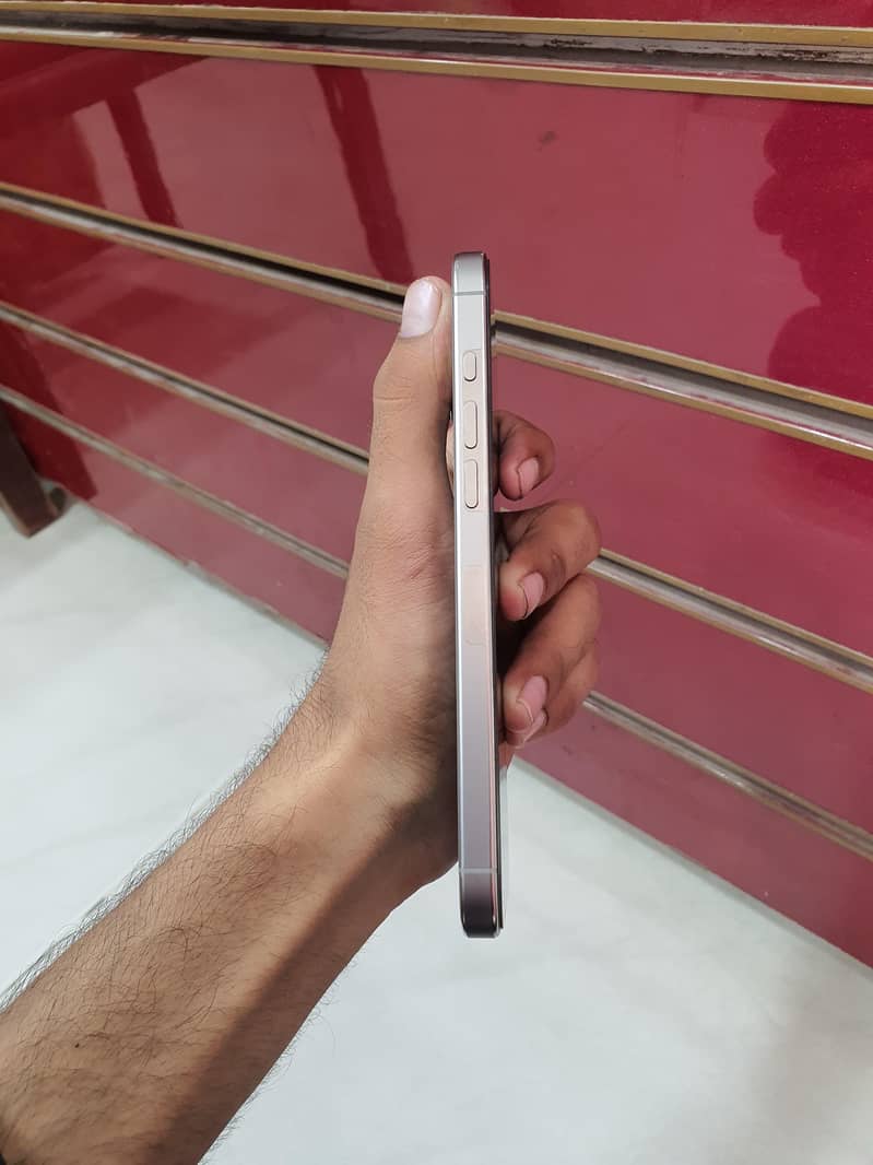 Apple iPhone 16 Pro Max 6