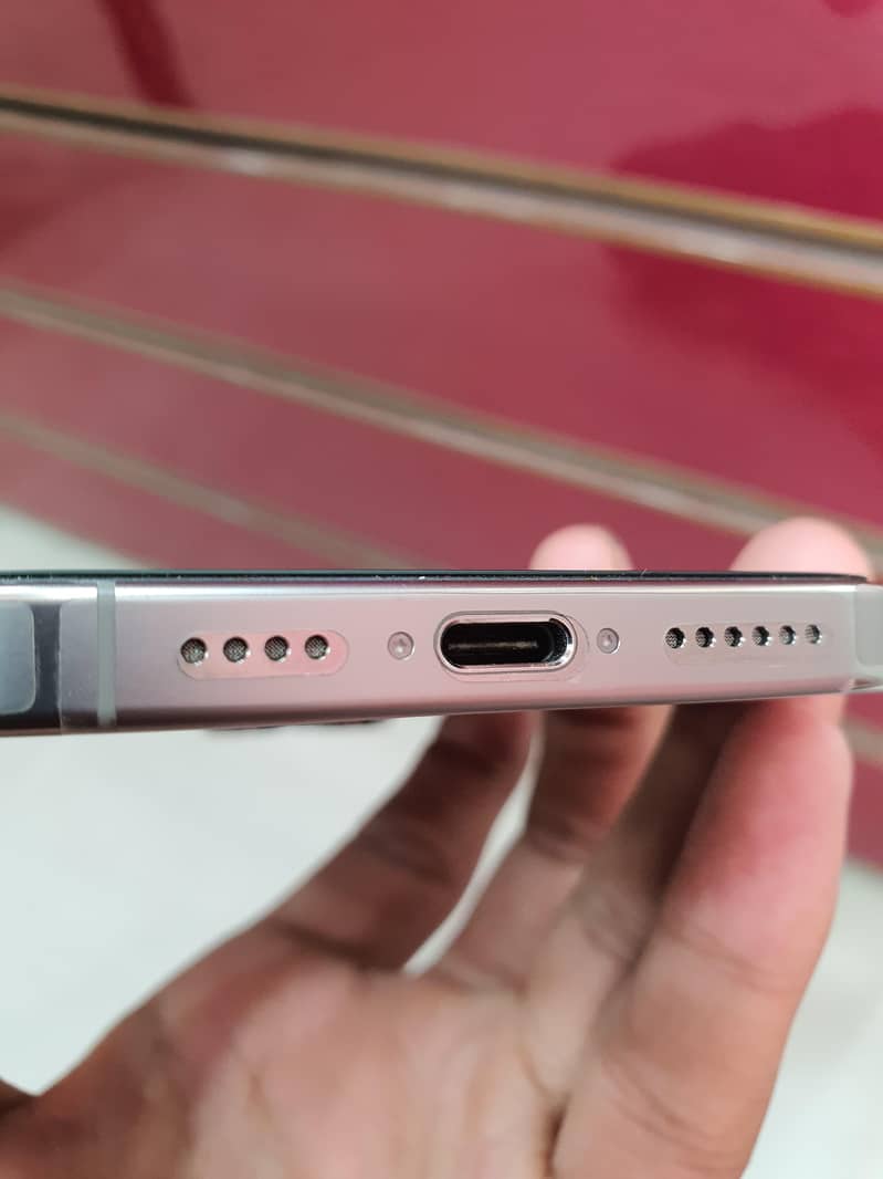 Apple iPhone 16 Pro Max 7