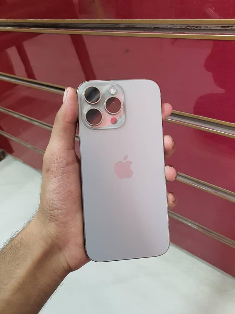 Apple iPhone 16 Pro Max 8