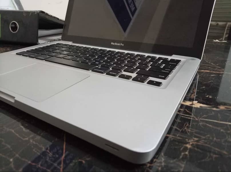 MacBook Pro 1