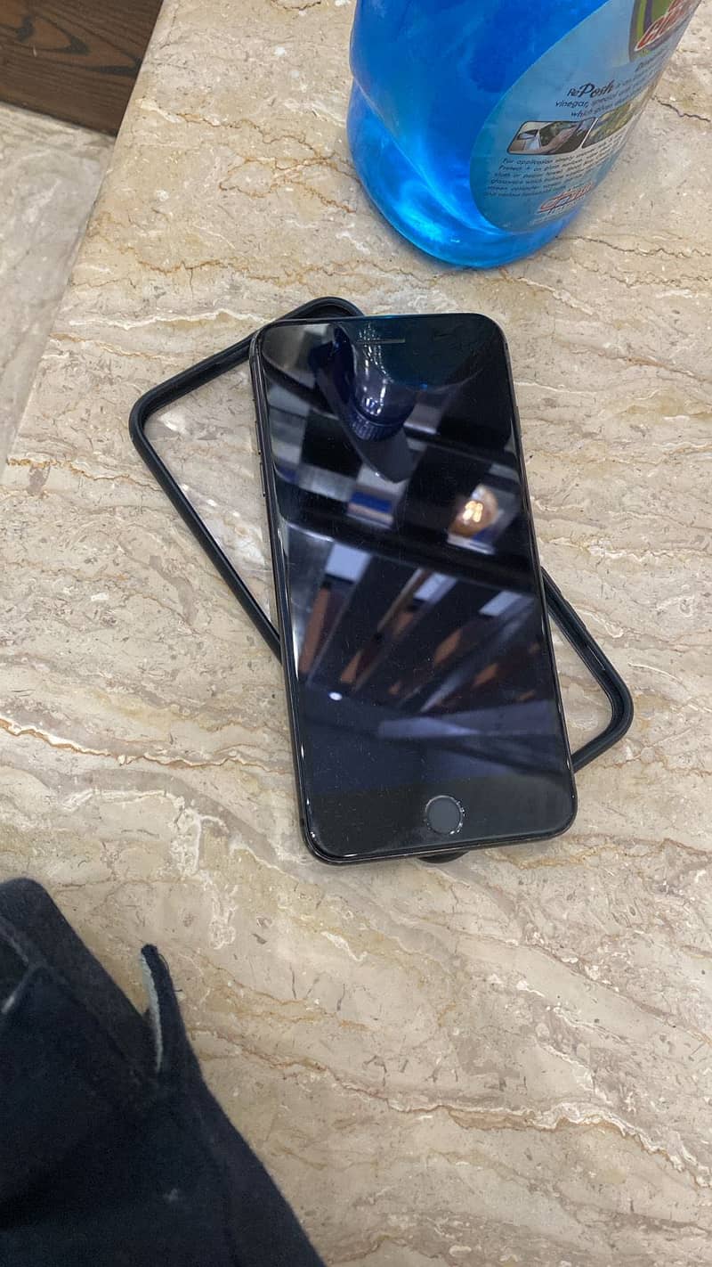 Apple iPhone 8 Plus 0