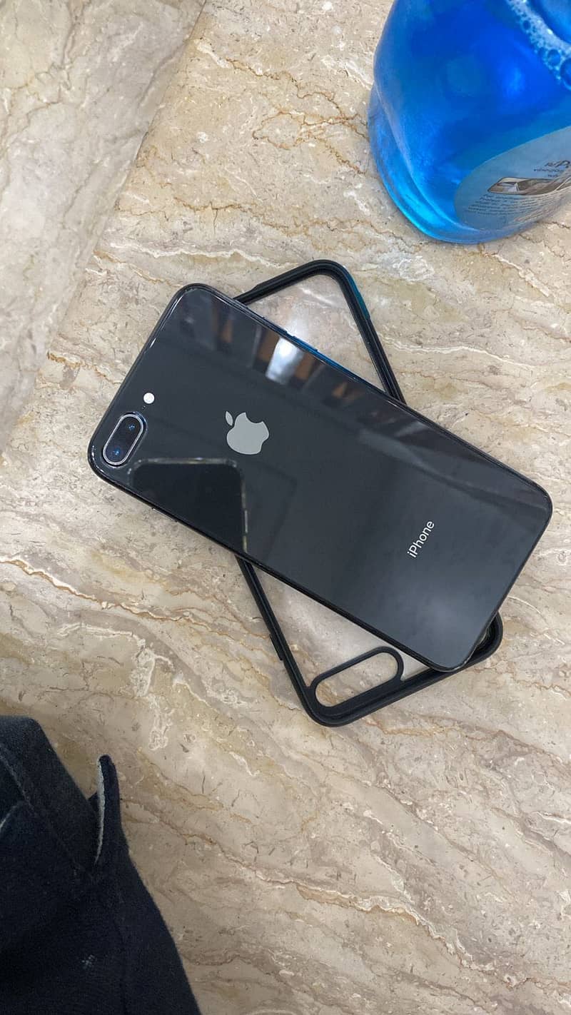 Apple iPhone 8 Plus 1