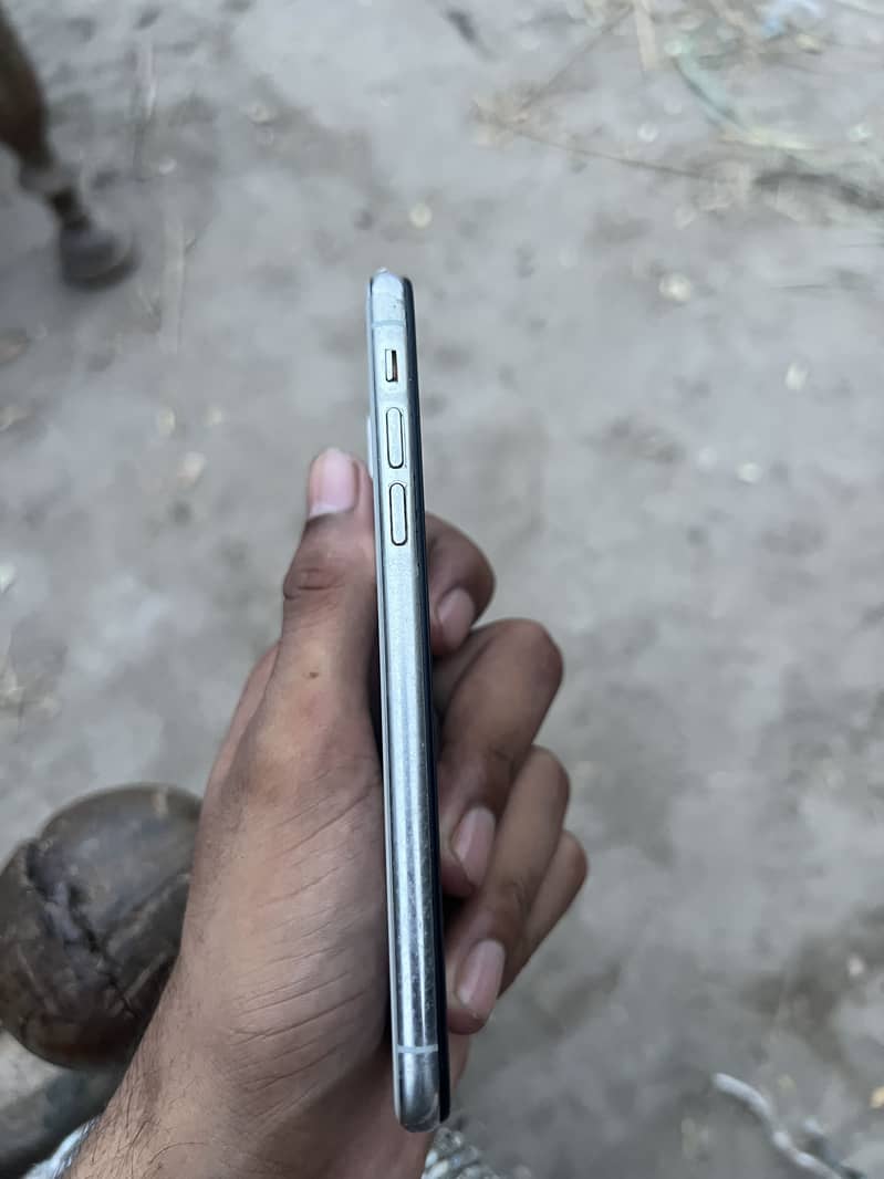Apple iPhone X 3