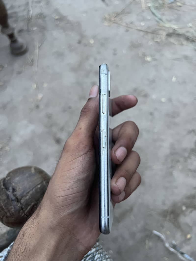 Apple iPhone X 5