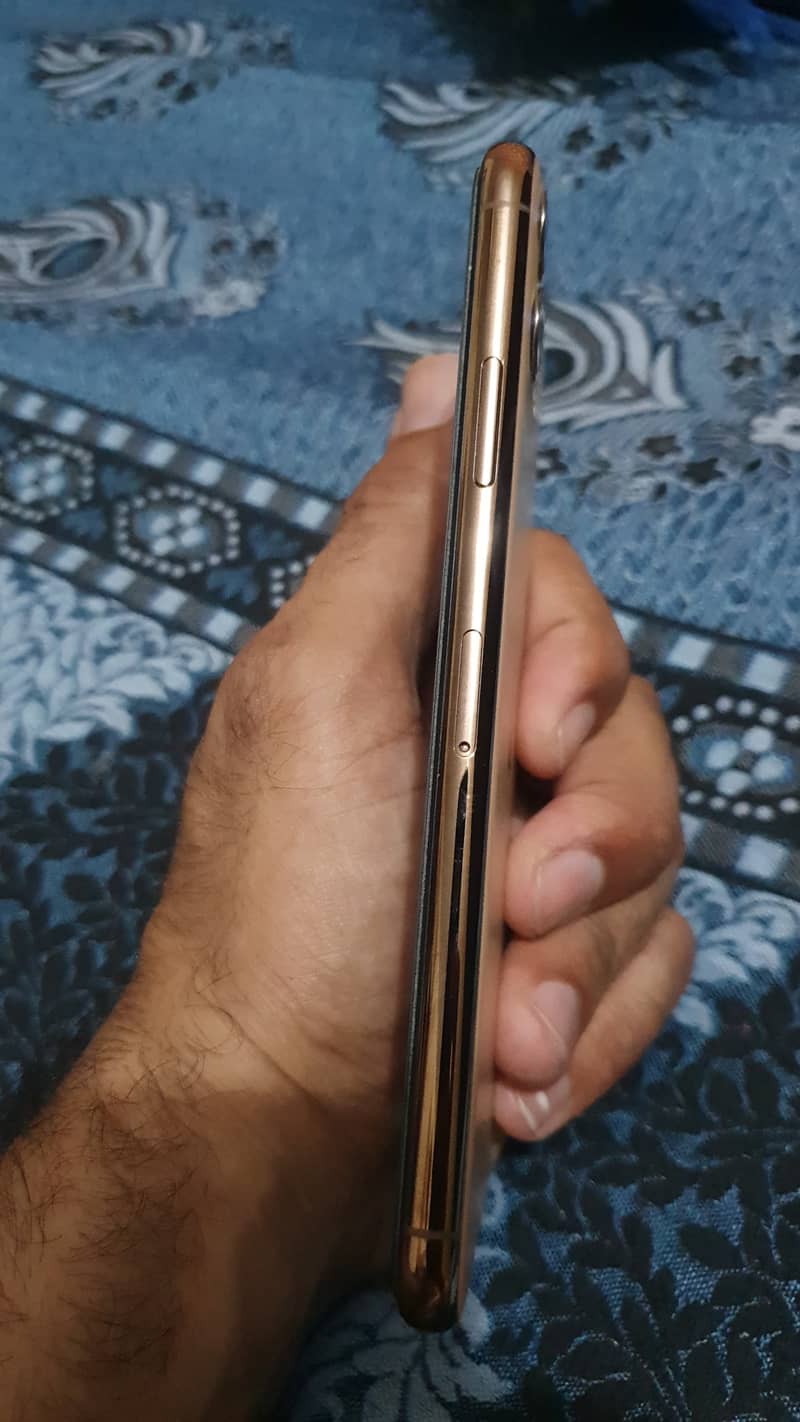 Apple iPhone 11 Pro Max 1