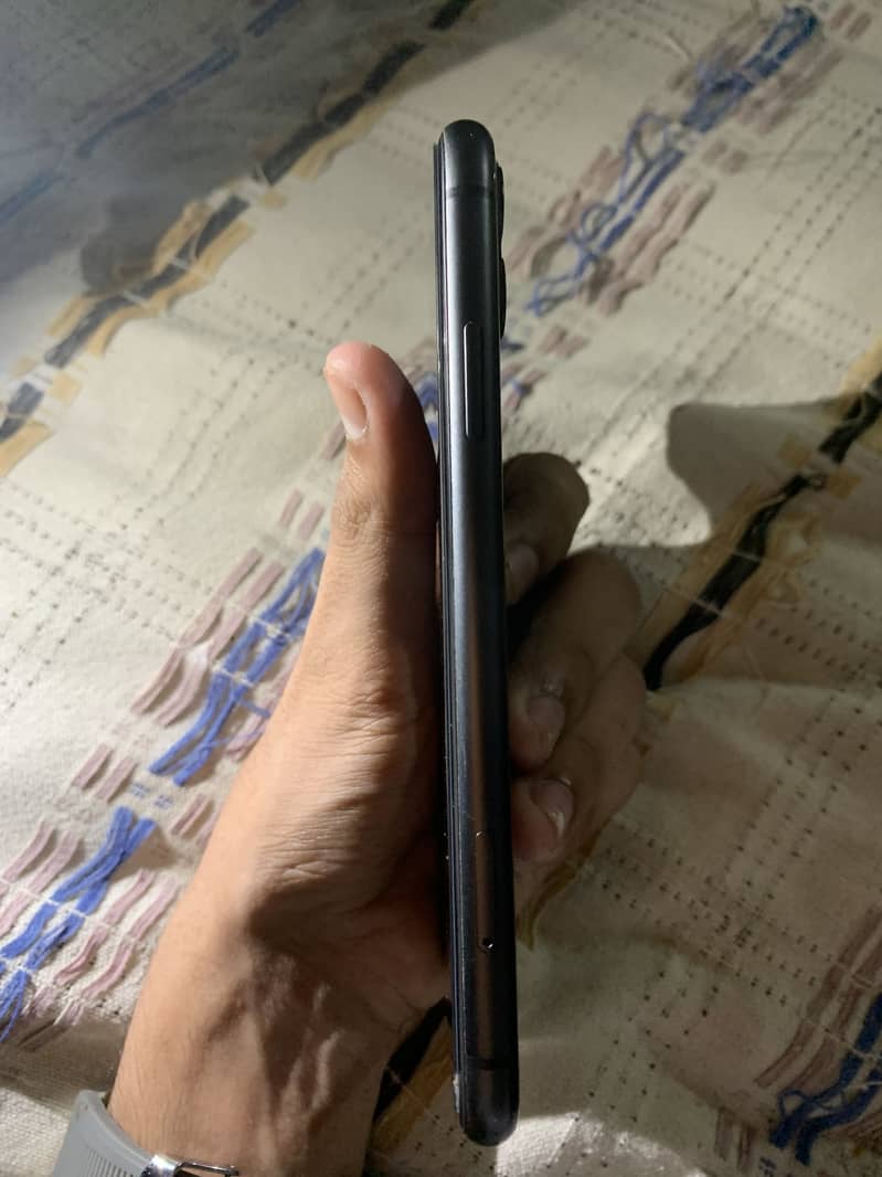 Apple iPhone 11 3