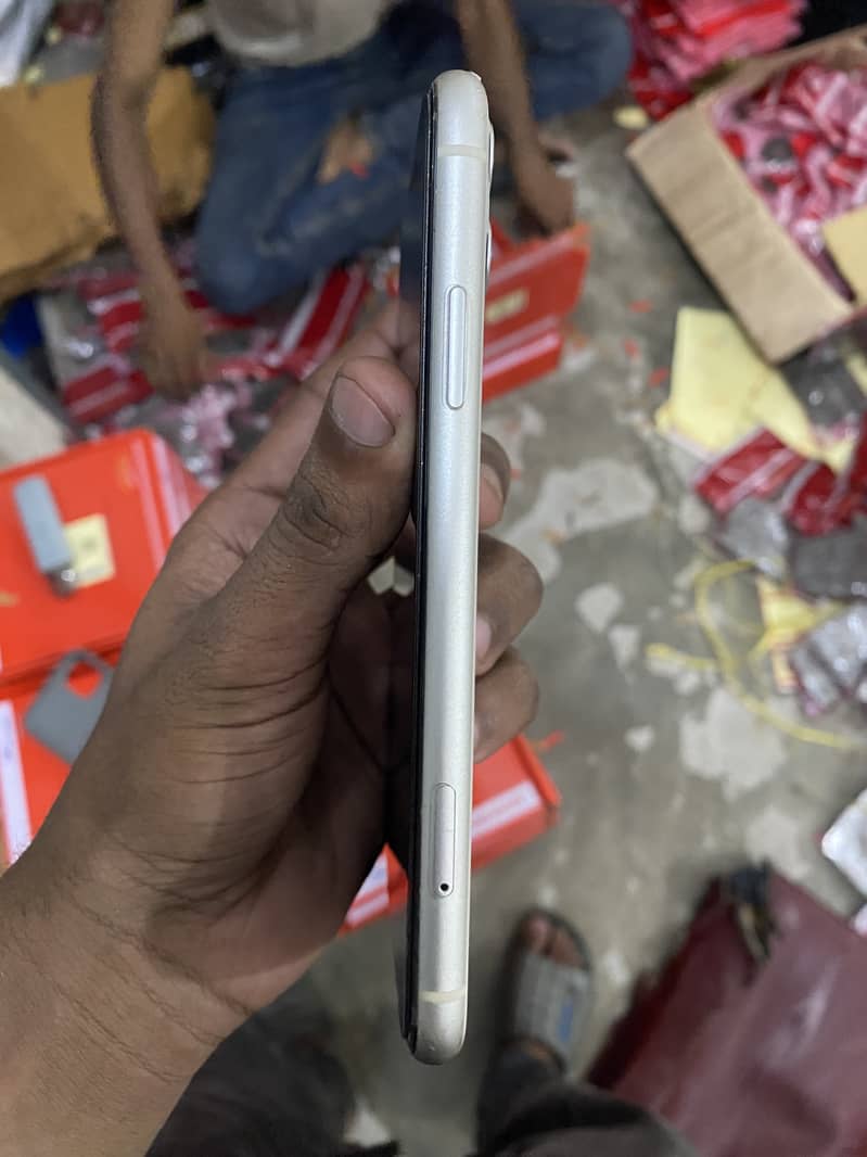 Apple iPhone 11 2
