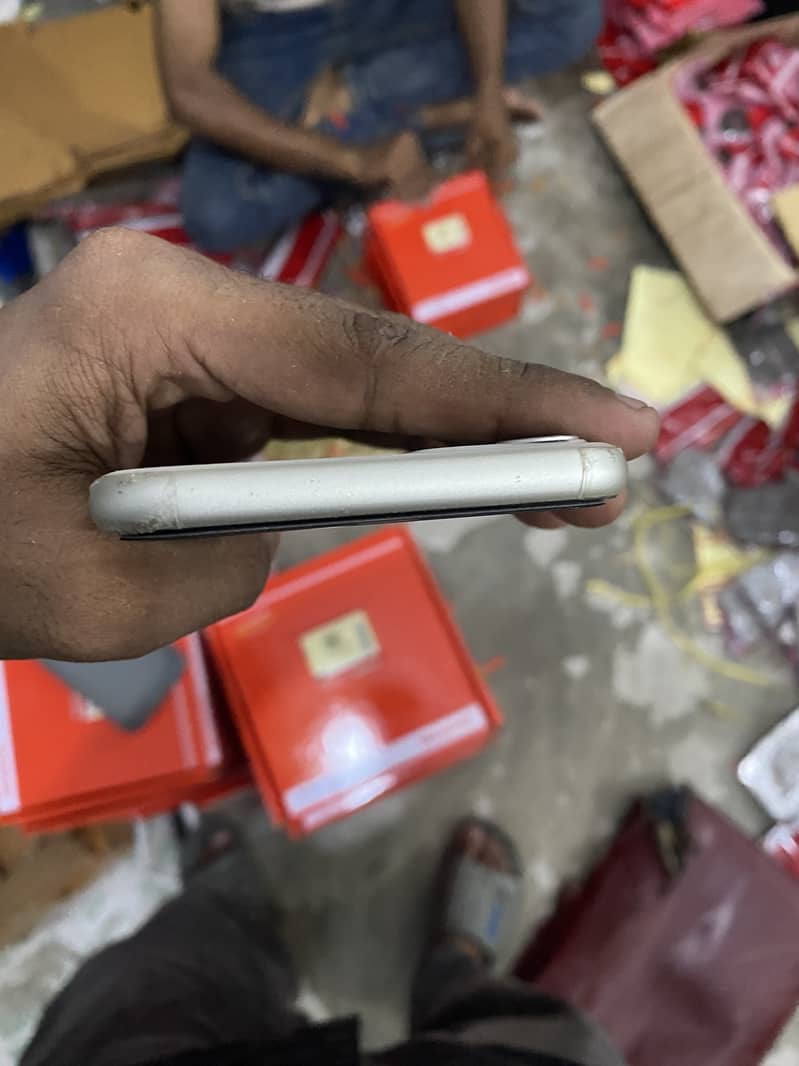 Apple iPhone 11 5