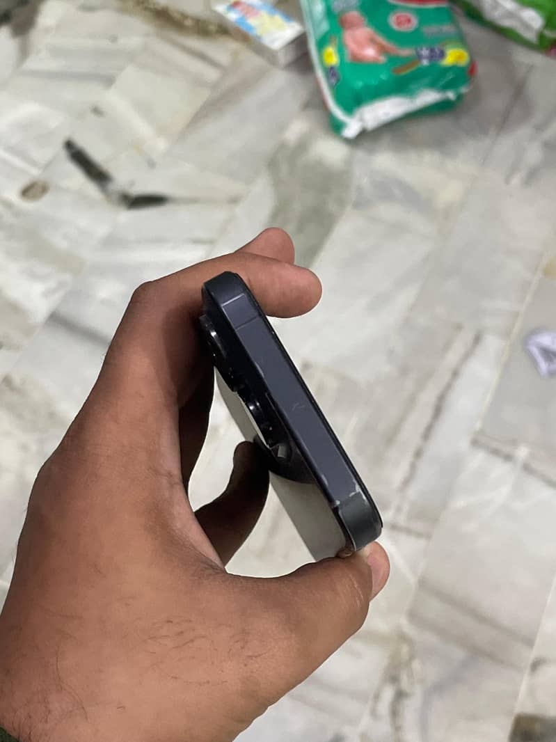 Apple iPhone 15 Pro 2