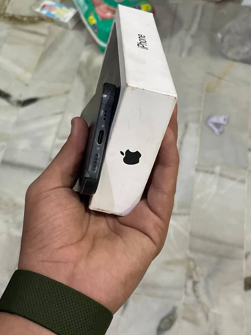 Apple iPhone 15 Pro 3