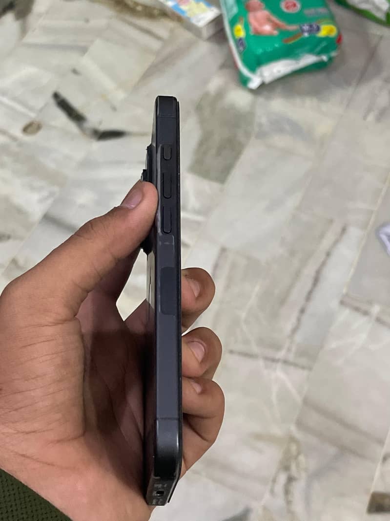 Apple iPhone 15 Pro 4