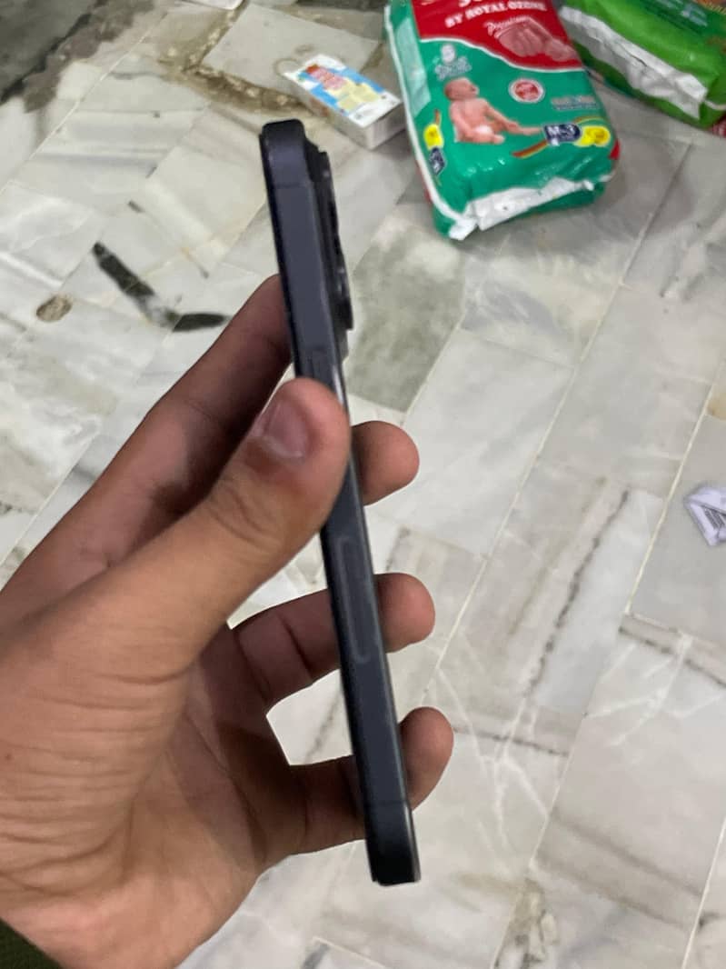 Apple iPhone 15 Pro 6